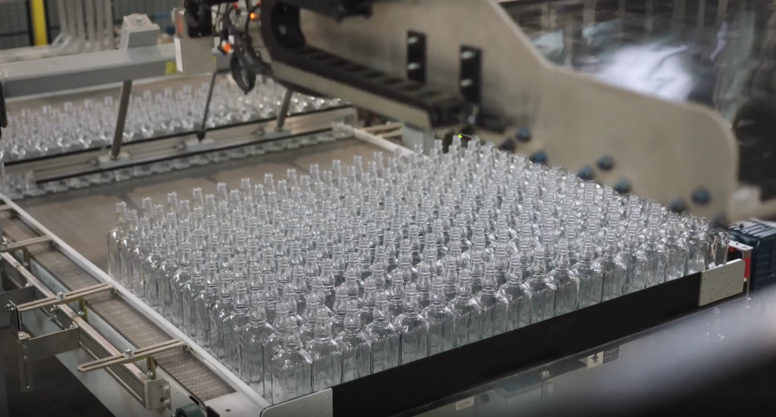 Bulk glass palletizer designed by Acieta
